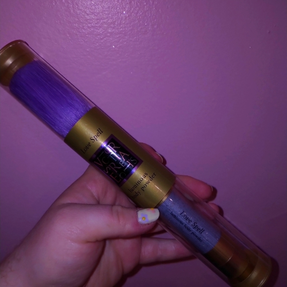 Victorias secret luminous powder bursh